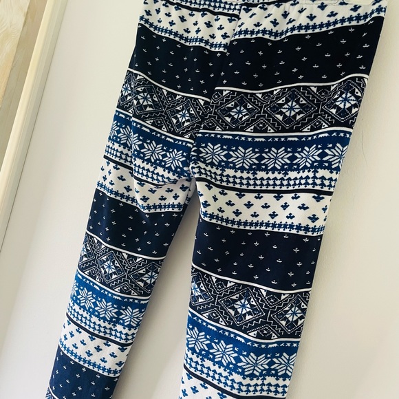 Fleece-Lined Patterned Leggings - Picture 2 of 5